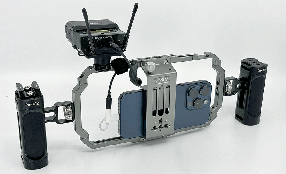 촬영 장비에 스마트폰과 D21이 부착되어 있는데, 스마트폰과 D21은 애플 이어폰 젠더와 EWL-003케이블로 연결되어 있습니다. 